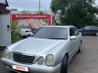1999 Mercedes-Benz E-Класс 200 II (W210, S210), серебристый, 520000 рублей, вид 1