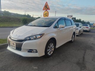 2014 Toyota Wish II Рестайлинг, белый, 1850000 рублей, вид 1