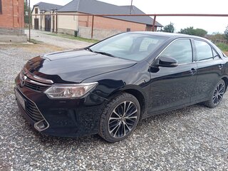 2017 Toyota Camry VII (XV50) Рестайлинг 2, чёрный, 2100000 рублей, вид 1