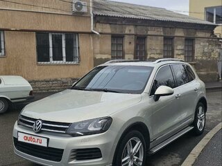 2011 Volkswagen Touareg II, серебристый, 2400000 рублей, вид 1