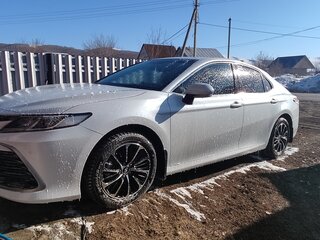 2021 Toyota Camry VIII (XV70) Рестайлинг, серебристый, 3600000 рублей, вид 1