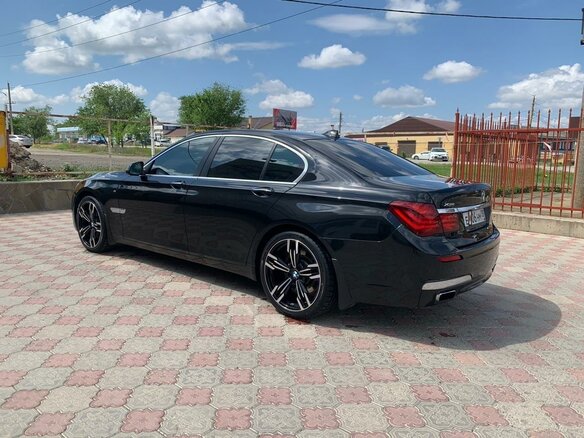 2011 BMW 7 серии 750i xDrive V (F01/F02/F04), чёрный, 2500000 рублей - вид 7