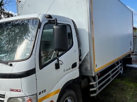 2011 Hino Series 300 (Dutro), белый, 1550000 рублей, вид 3
