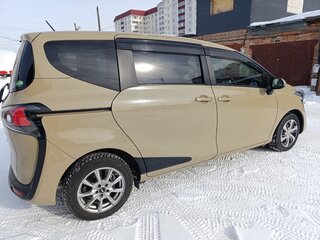 2021 Toyota Sienta II Рестайлинг, коричневый, 1729000 рублей, вид 3