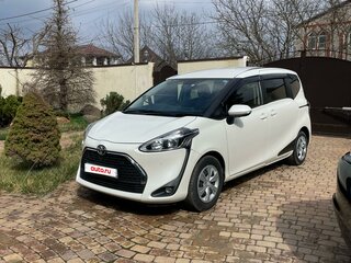 2019 Toyota Sienta II Рестайлинг, белый, 1800000 рублей, вид 1