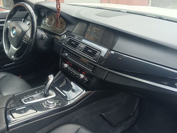 2011 BMW 5 серии 525d xDrive VI (F10/F11/F07), белый, 1750000 рублей - вид 5
