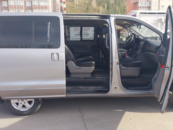 2011 Hyundai H-1 II, серебристый, 1900000 рублей - вид 4