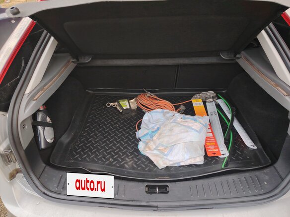 2010 Ford Focus II Рестайлинг, серебристый, 750000 рублей - вид 8