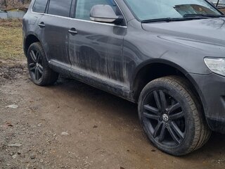 2009 Volkswagen Touareg I Рестайлинг, серый, 980000 рублей, вид 5