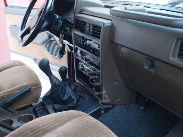 1993 Nissan Patrol IV (Y60), красный - вид 9