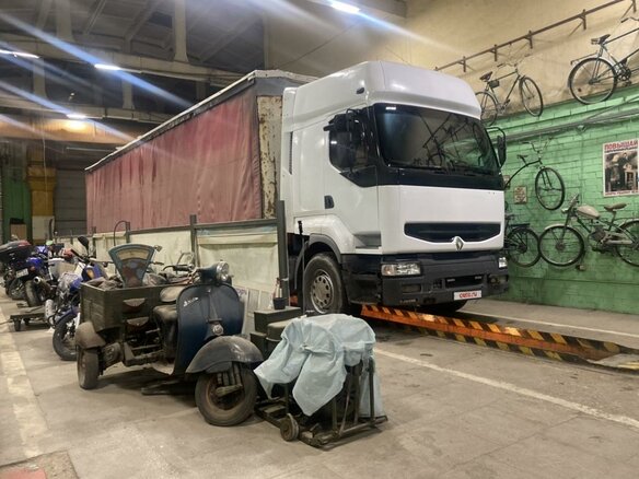 1997 Renault Premium, белый, 1600000 рублей - вид 2
