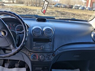2011 Chevrolet Aveo I Рестайлинг, серебристый, 400000 рублей, вид 2