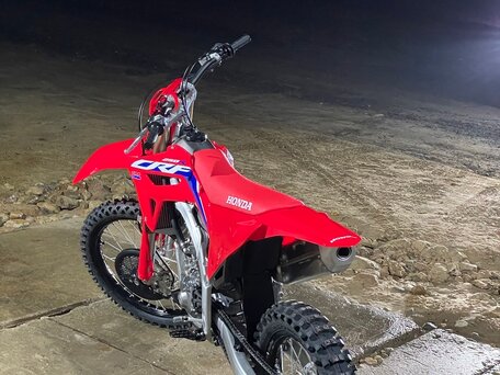2024 Honda CRF 250R, красный, 900000 рублей, вид 2