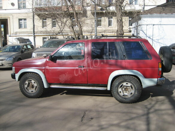 1992 Nissan Terrano, красный - вид 5