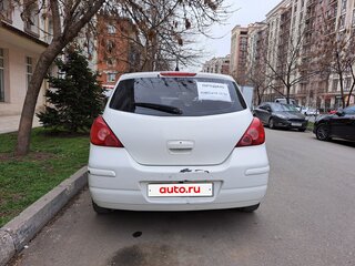 2011 Nissan Tiida I Рестайлинг, белый, 680000 рублей, вид 4