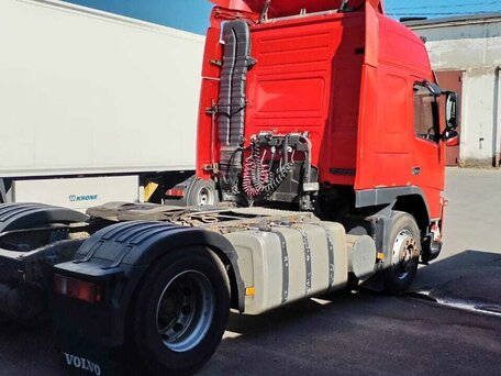 2011 Volvo FM, красный, 2750000 рублей, вид 4
