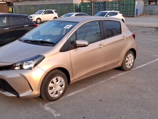 2016 Toyota Vitz III (XP130) Рестайлинг, коричневый, 720000 рублей, вид 3