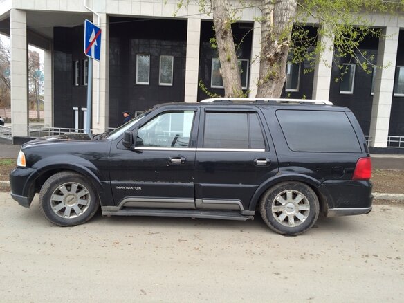 2002 Lincoln Navigator 6-speed II, чёрный - вид 6