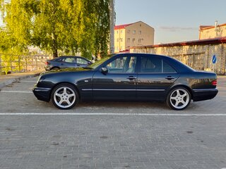 1998 Mercedes-Benz E-Класс 300 II (W210, S210), синий, 950000 рублей, вид 3