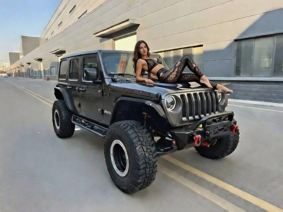 Открыть фотографии: Jeep Wrangler IV (JL)