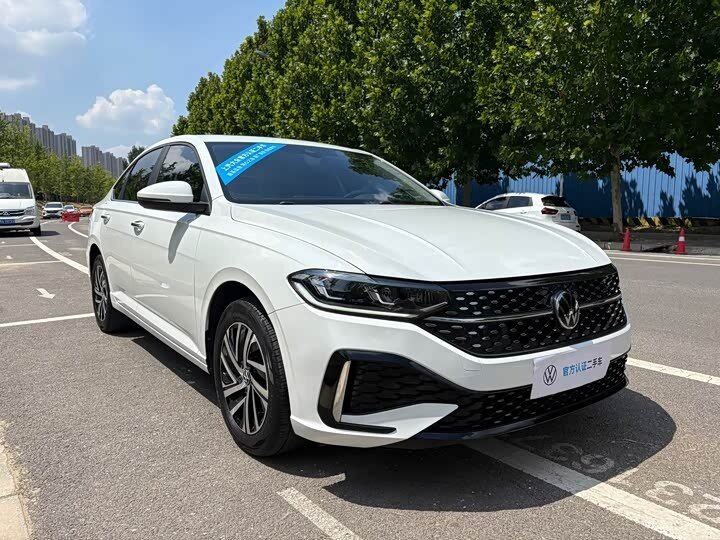 Открыть фотографии: Volkswagen Lavida III Рестайлинг