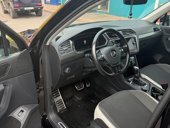 2019 Volkswagen Tiguan II, чёрный, 2350000 рублей - вид 9