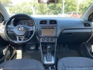2018 Volkswagen Polo V Рестайлинг, белый, 950000 рублей, вид 3
