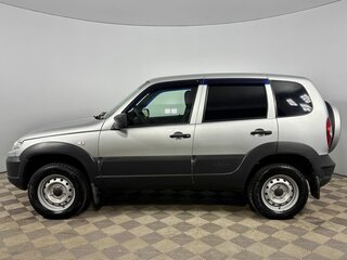 2018 Chevrolet Niva I Рестайлинг, серебристый, 795000 рублей, вид 2