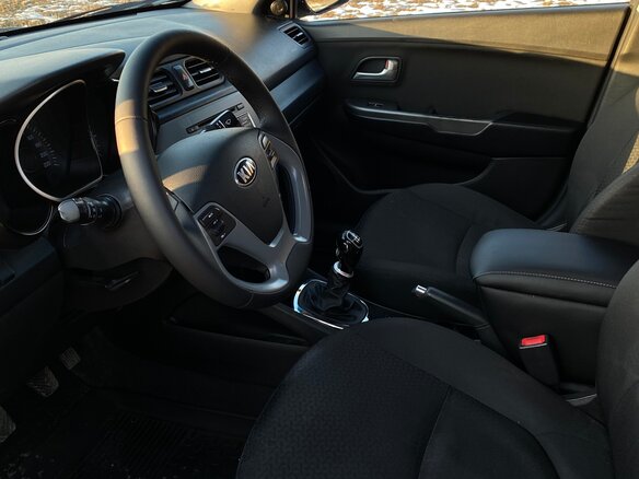 2015 Kia Rio III Рестайлинг, серый, 700000 рублей - вид 15