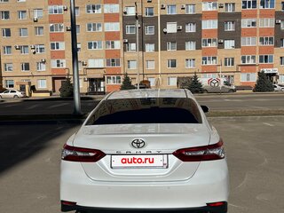 2021 Toyota Camry VIII (XV70) Рестайлинг, белый, 4100000 рублей, вид 4