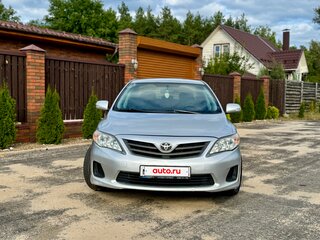 2011 Toyota Corolla X (E140, E150) Рестайлинг, серебристый, 899900 рублей, вид 3