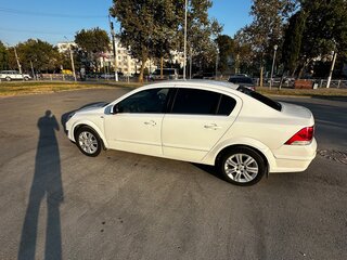 2010 Opel Astra H Рестайлинг, белый, 580000 рублей, вид 2