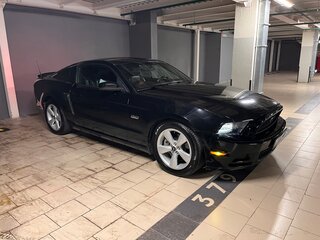 2013 Ford Mustang V Рестайлинг, чёрный, 3000000 рублей, вид 2