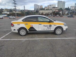 2018 Volkswagen Polo V Рестайлинг, жёлтый, 450000 рублей, вид 2