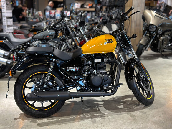 2025 Royal Enfield Meteor, жёлтый, 500000 рублей - вид 2