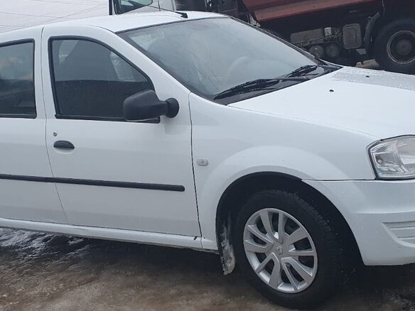 2010 Renault Logan I Рестайлинг, белый, 427000 рублей - вид 1