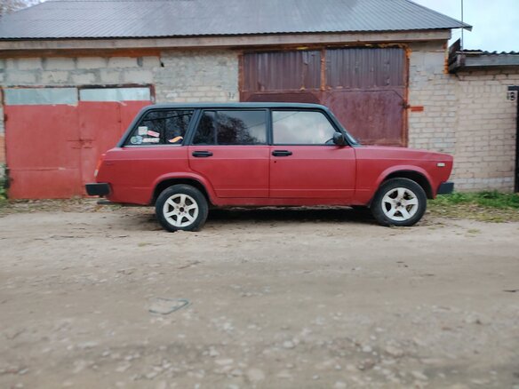 2004 Lada (ВАЗ) 2104 4-speed, красный, 150000 рублей - вид 3
