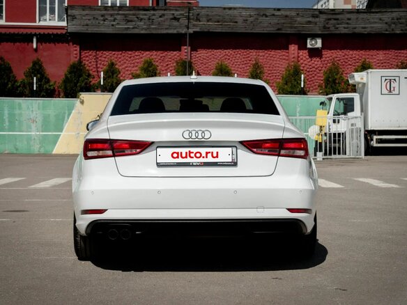 2017 Audi A3 III (8V) Рестайлинг, белый, 1750000 рублей - вид 3