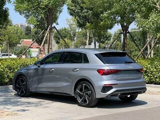 2023 Audi A3 Sportback 35 TFSI IV (8Y), серебристый, 1650000 рублей, вид 5