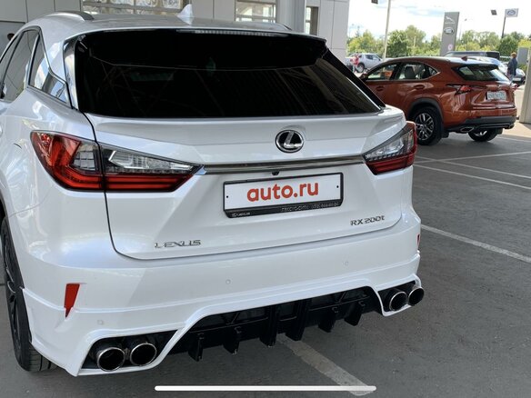 2017 Lexus RX 200t IV, белый, 4200000 рублей - вид 6