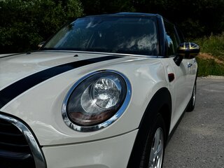 2017 Mini Hatch Cooper III (F55/F56), белый, 1600000 рублей, вид 3