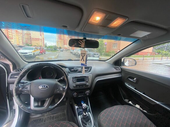 2013 Kia Rio 5-speed III, белый, 625000 рублей - вид 6