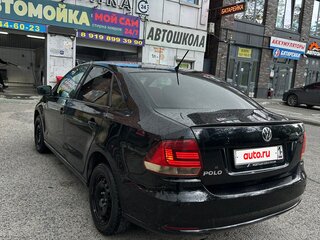 2015 Volkswagen Polo V Рестайлинг, чёрный, 690000 рублей, вид 4