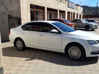 2017 Skoda Octavia III (A7) Рестайлинг, белый, 1200000 рублей, вид 5