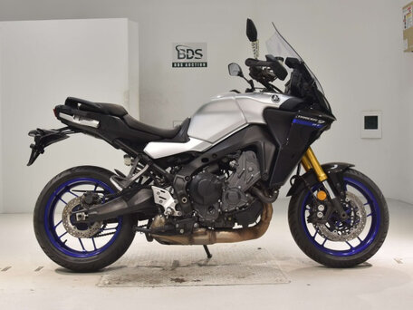 2021 Yamaha MT-09 Tracer (FJ-09), серебристый, 1200000 рублей, вид 1