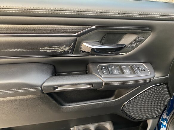 2022 Ram 1500 Crew Cab V, синий, 7400000 рублей - вид 20