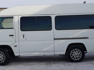 1998 Nissan Caravan III (E24), белый, 770000 рублей, вид 2