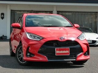 2022 Toyota Yaris IV, пурпурный, 1200000 рублей, вид 2