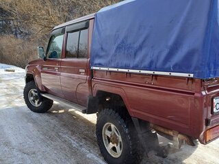 2014 Toyota Land Cruiser 79 70 Series Рестайлинг 1, красный, 5700000 рублей, вид 4