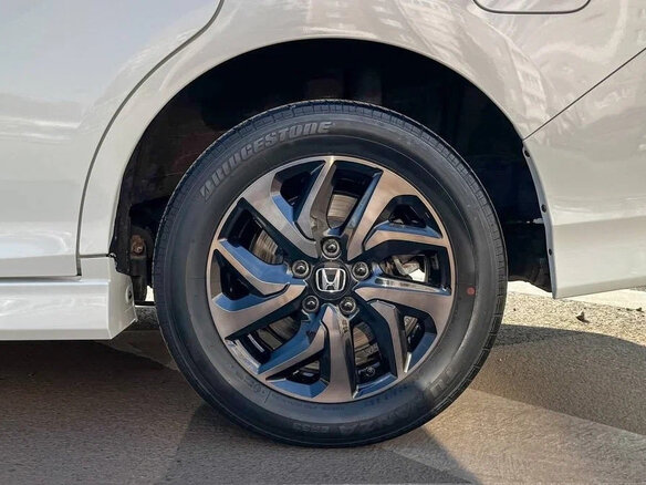 2021 Honda Stepwgn Spada V Рестайлинг, белый, 1950000 рублей - вид 9